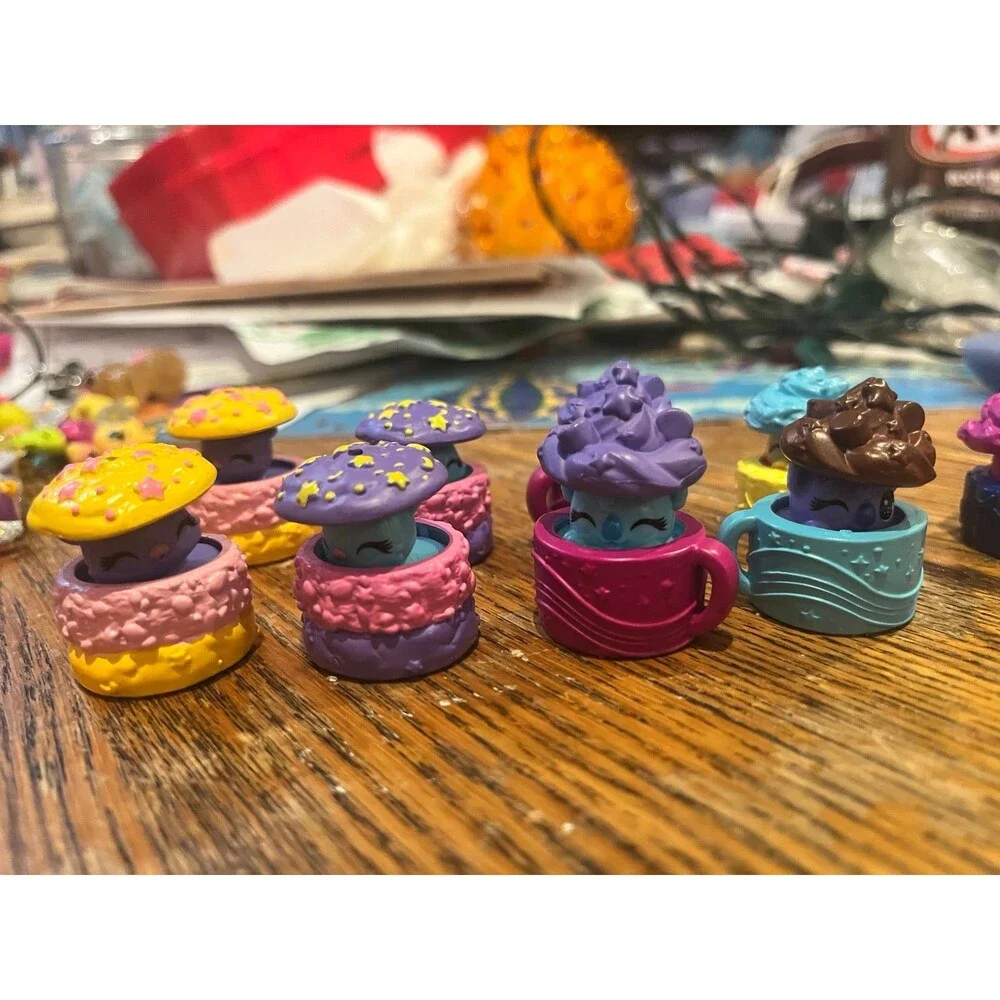 shopkin Lot of 9 cupcakes and cups
